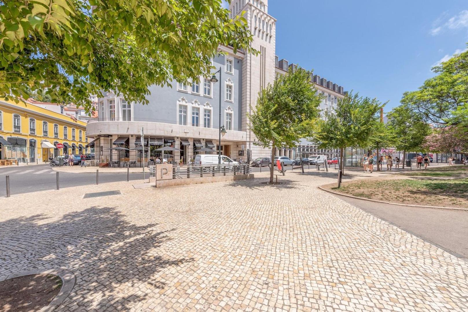 Guestready - Time Out 105 Apartment Lisbon Bagian luar foto